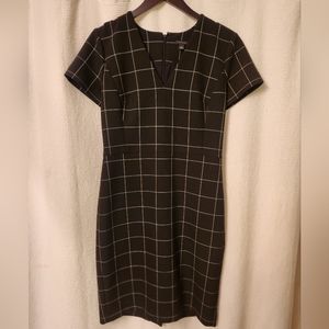 Ann Taylor short sleeve black and white dress Size 8